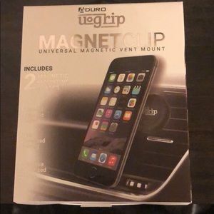 Magnetic clip cell phone mount